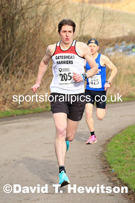Senior men and veteran men over-40s NECAA Road Relay Champs., Hetton Lyons Park, Hetton le Hole, County Durham. Photo: David T. Hewitson/Sports for All Pics